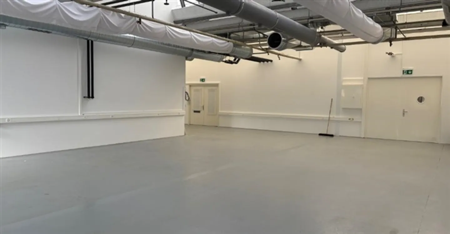 Industry 2 rooms - Photo 6 of 7