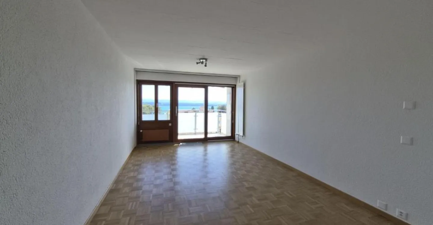 Studio ristrutturato con vista lago - Foto 2 di 8