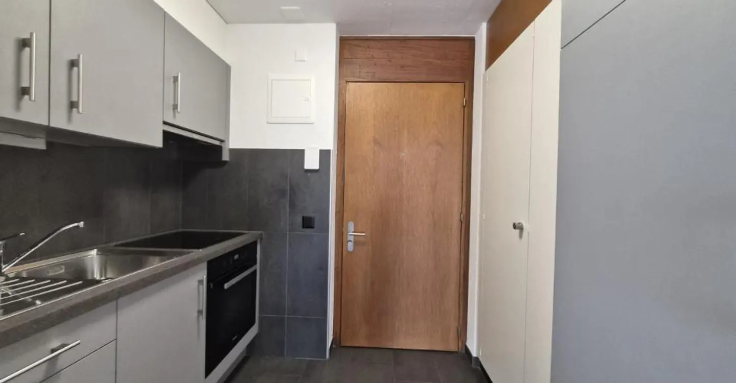 Studio ristrutturato con vista lago - Foto 4 di 8
