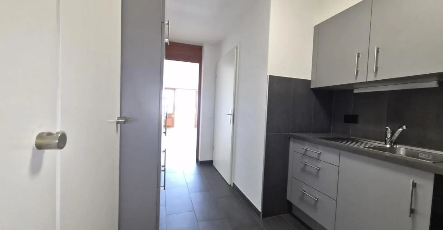 Studio ristrutturato con vista lago - Foto 6 di 8