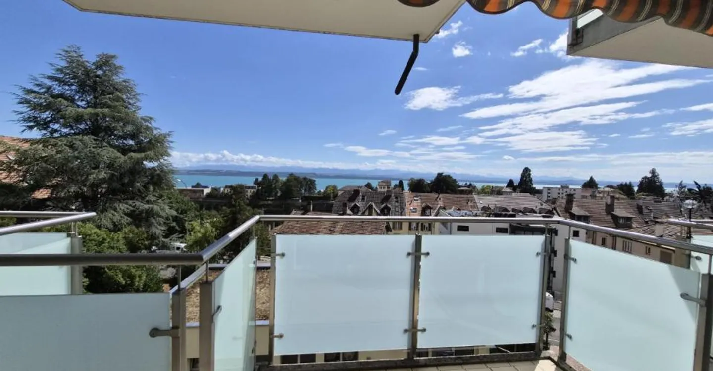 Studio ristrutturato con vista lago - Foto 8 di 8