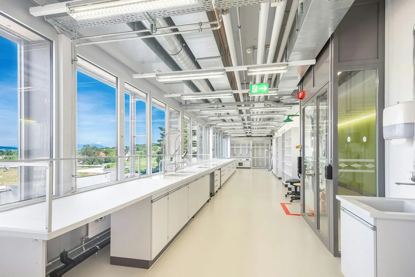Laboratori di prima classe con standard BSL1 e BSL2 presso il campus Horgen Labs - Foto 7 di 11