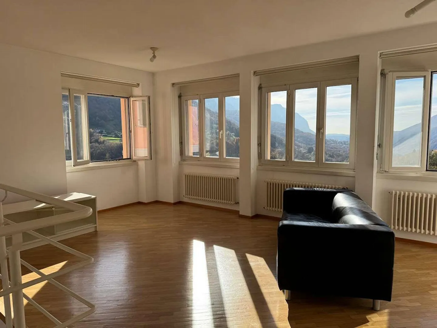 Casa residenziale spaziosa - Foto 1 di 12