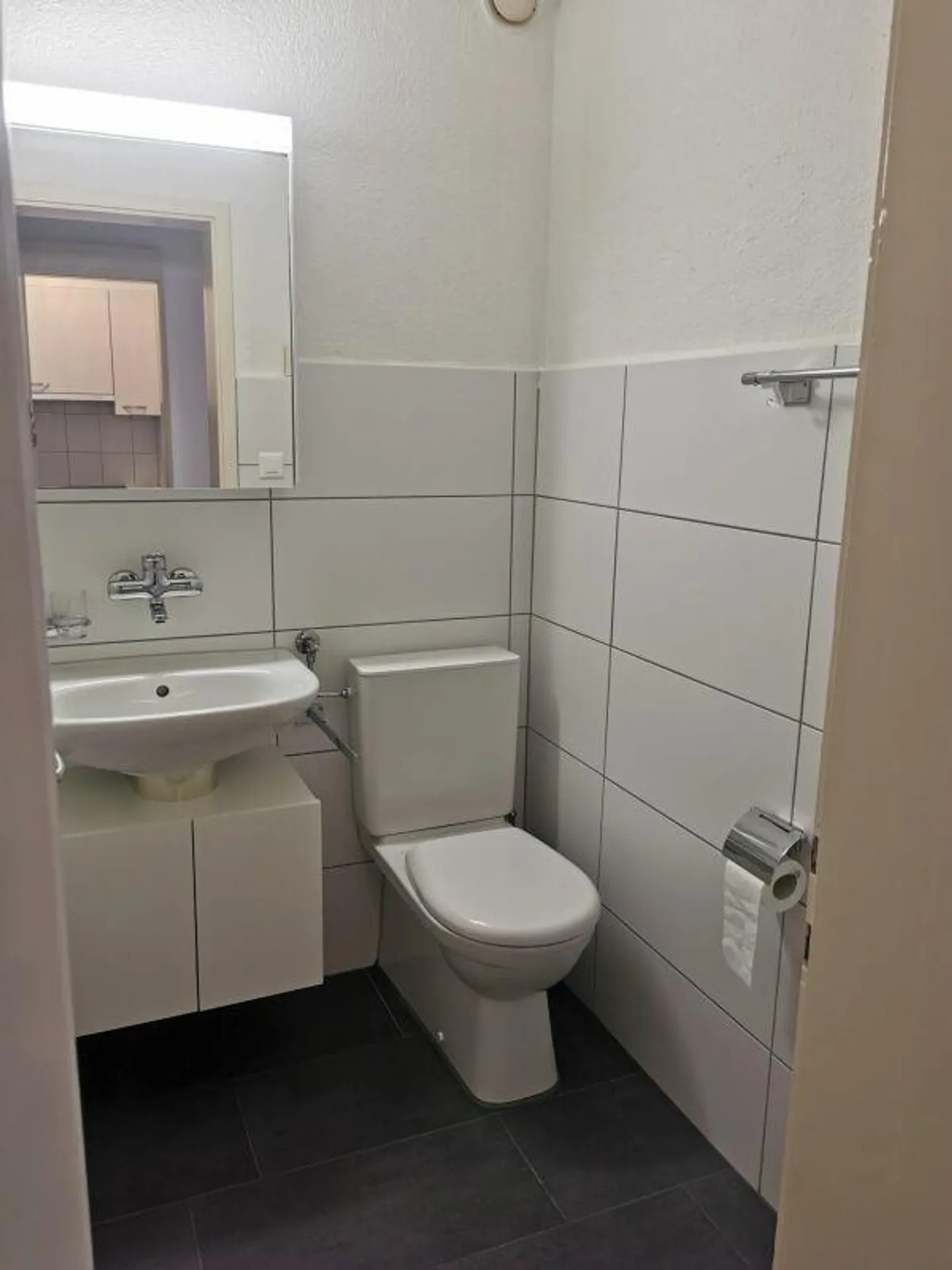 Everything Nearby - Live Centrally, Live Comfortably! - Photo 3 of 8