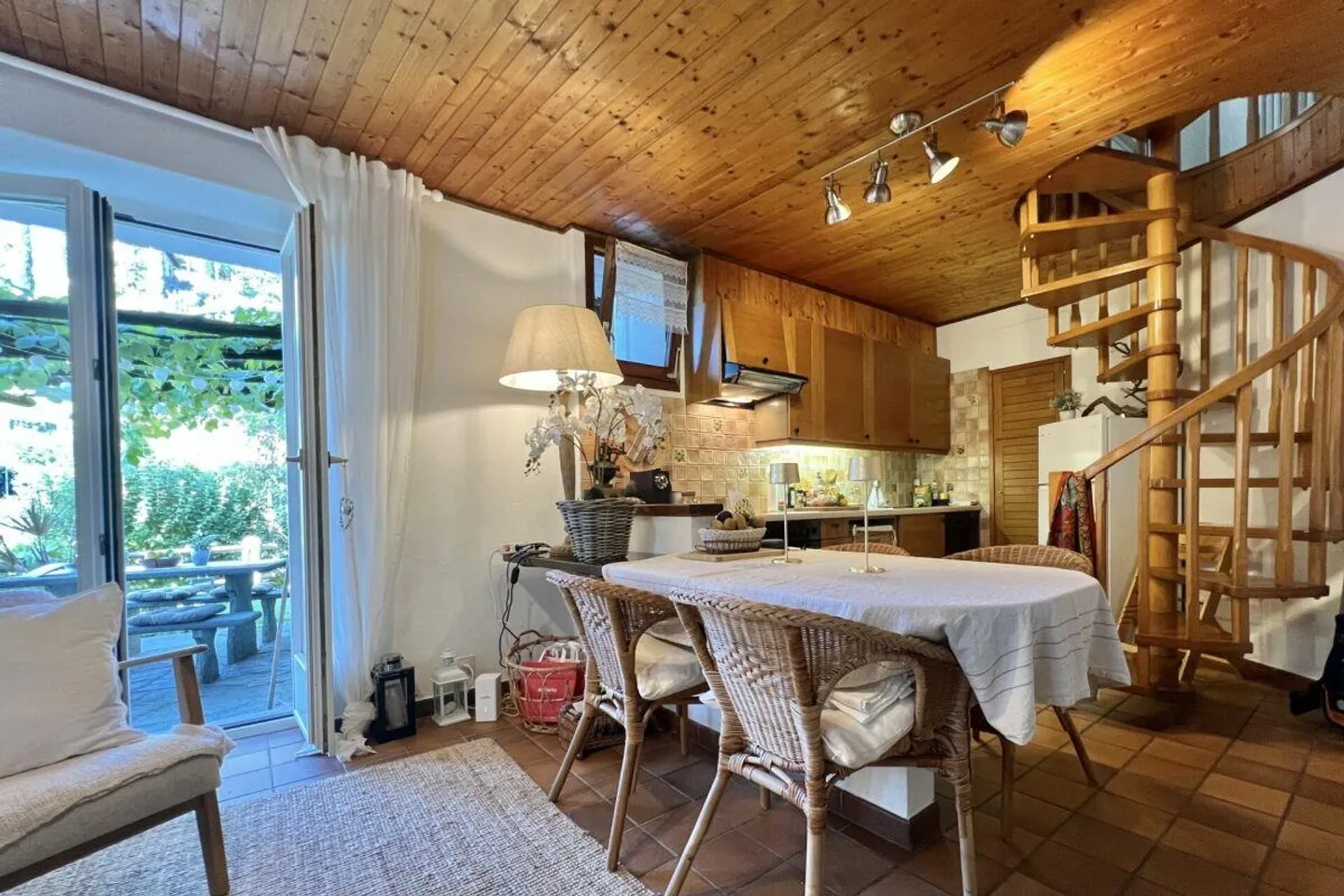 Affascinante casa di villaggio completamente arredata con giardino e vista lago - Foto 18 di 30