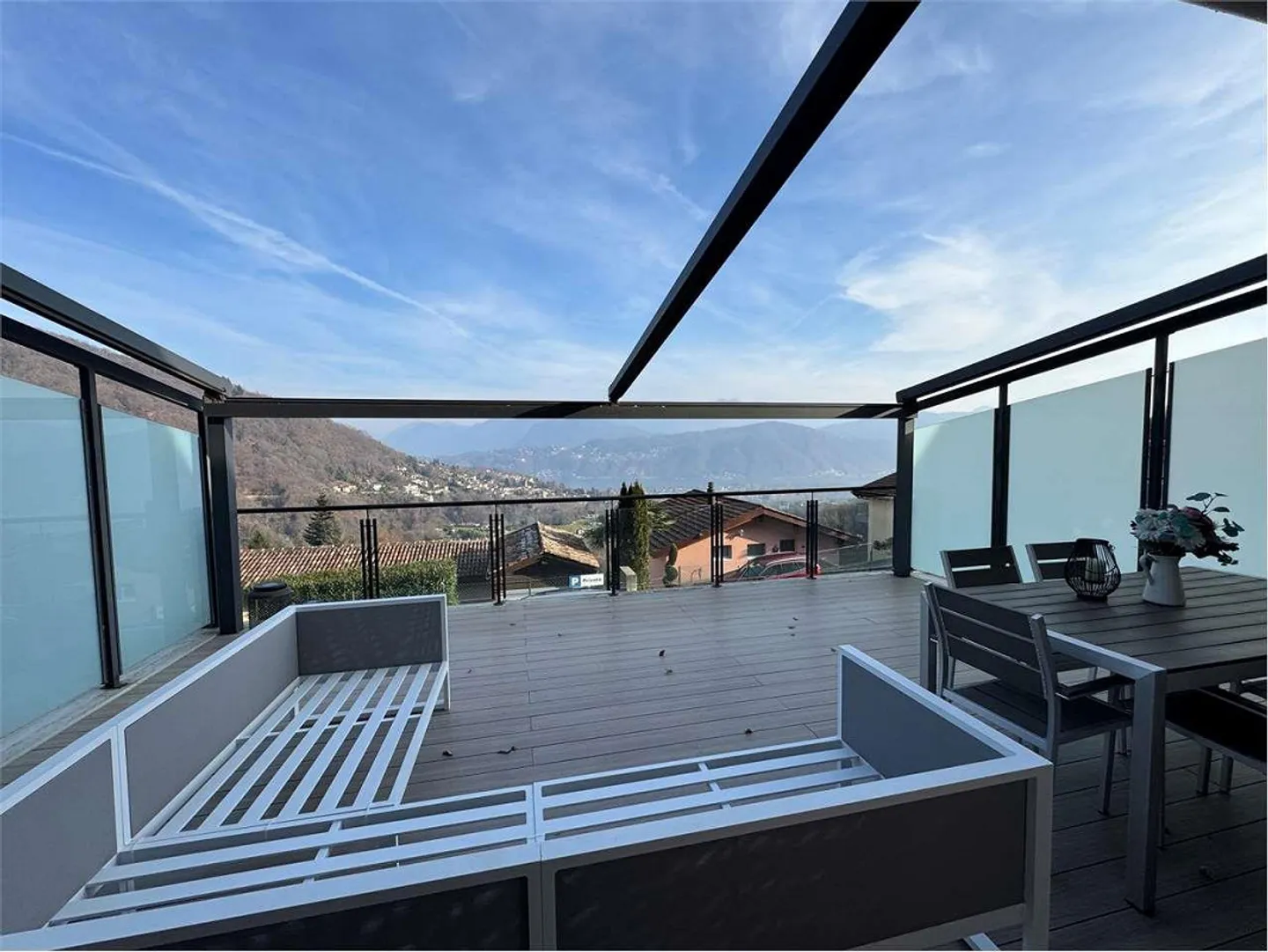 Triplex en rangée avec 4,5 pièces à Pura avec vue sur le lac et environnement verdoyant - Photo 1 sur 11