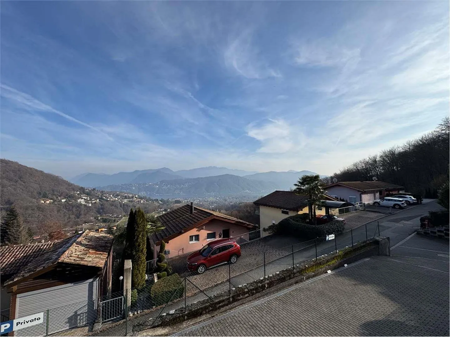 Triplex en rangée avec 4,5 pièces à Pura avec vue sur le lac et environnement verdoyant - Photo 2 sur 11