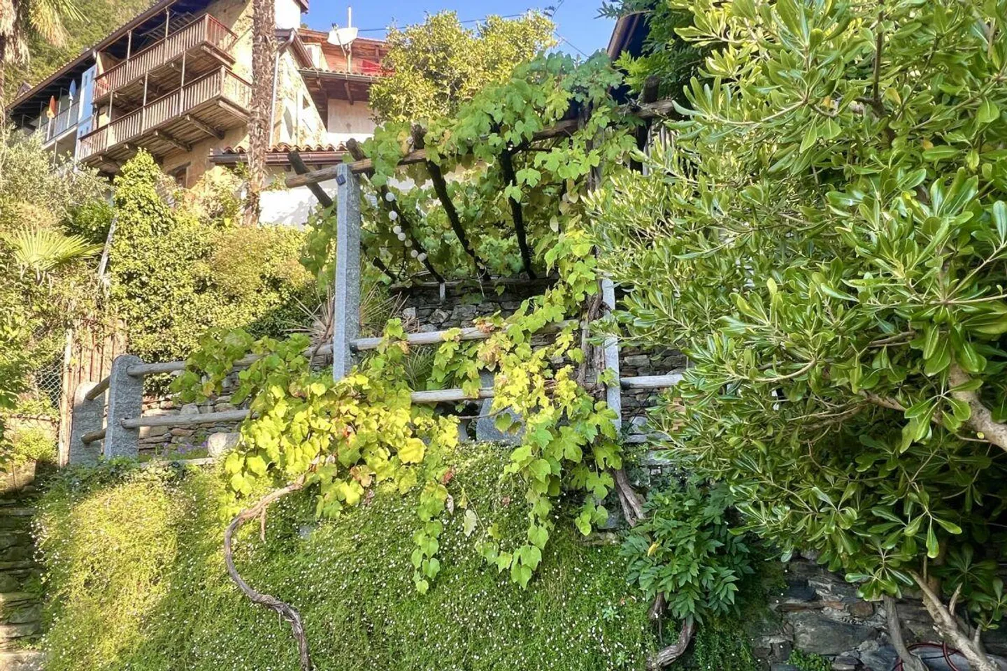 Affascinante casa di villaggio completamente arredata con giardino e vista lago - Foto 23 di 30