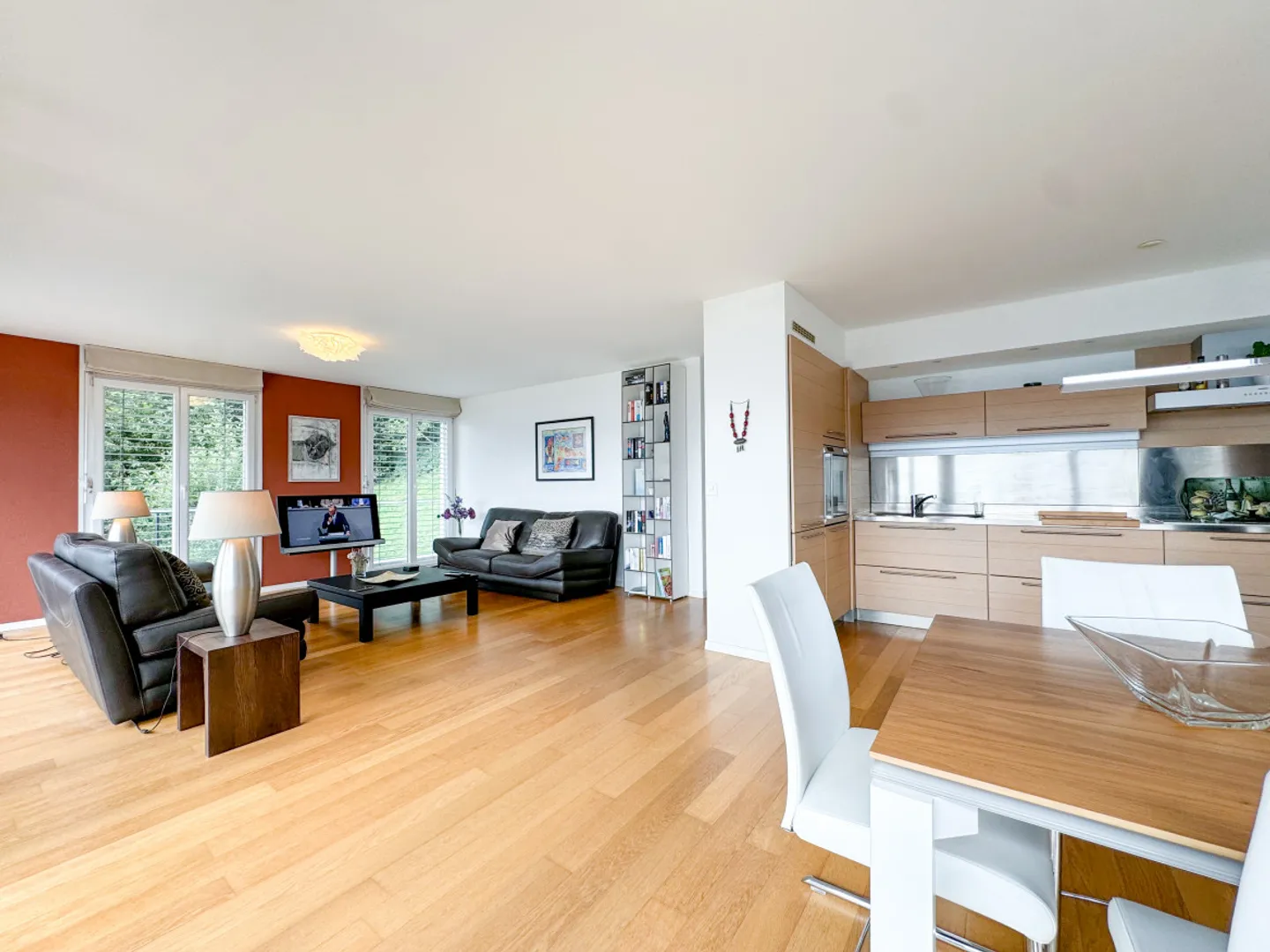 MEUBLÉ - SPECTACULAIRE APPARTEMENT DE 5.5 PIÈCES AVEC VUE SUR LE LAC - Photo 8 sur 11