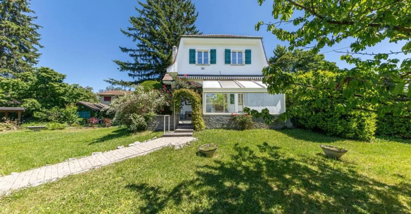 Villa 8 Zimmer - Foto 1 von 10