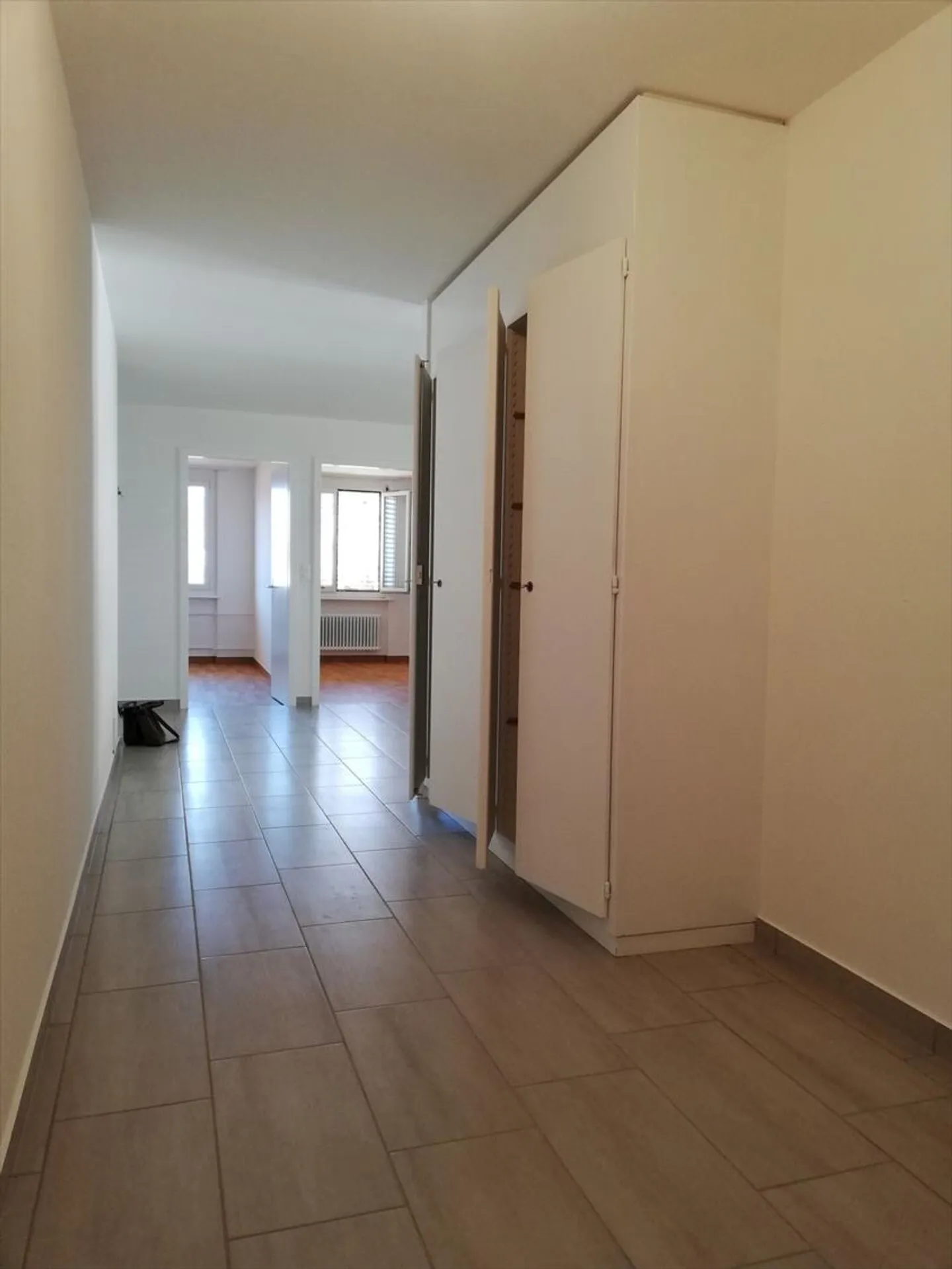 St-Imier, wunderschönes 3.5-Zimmer-Apartment im 3. Stock mit Aufzug - Foto 2 von 6