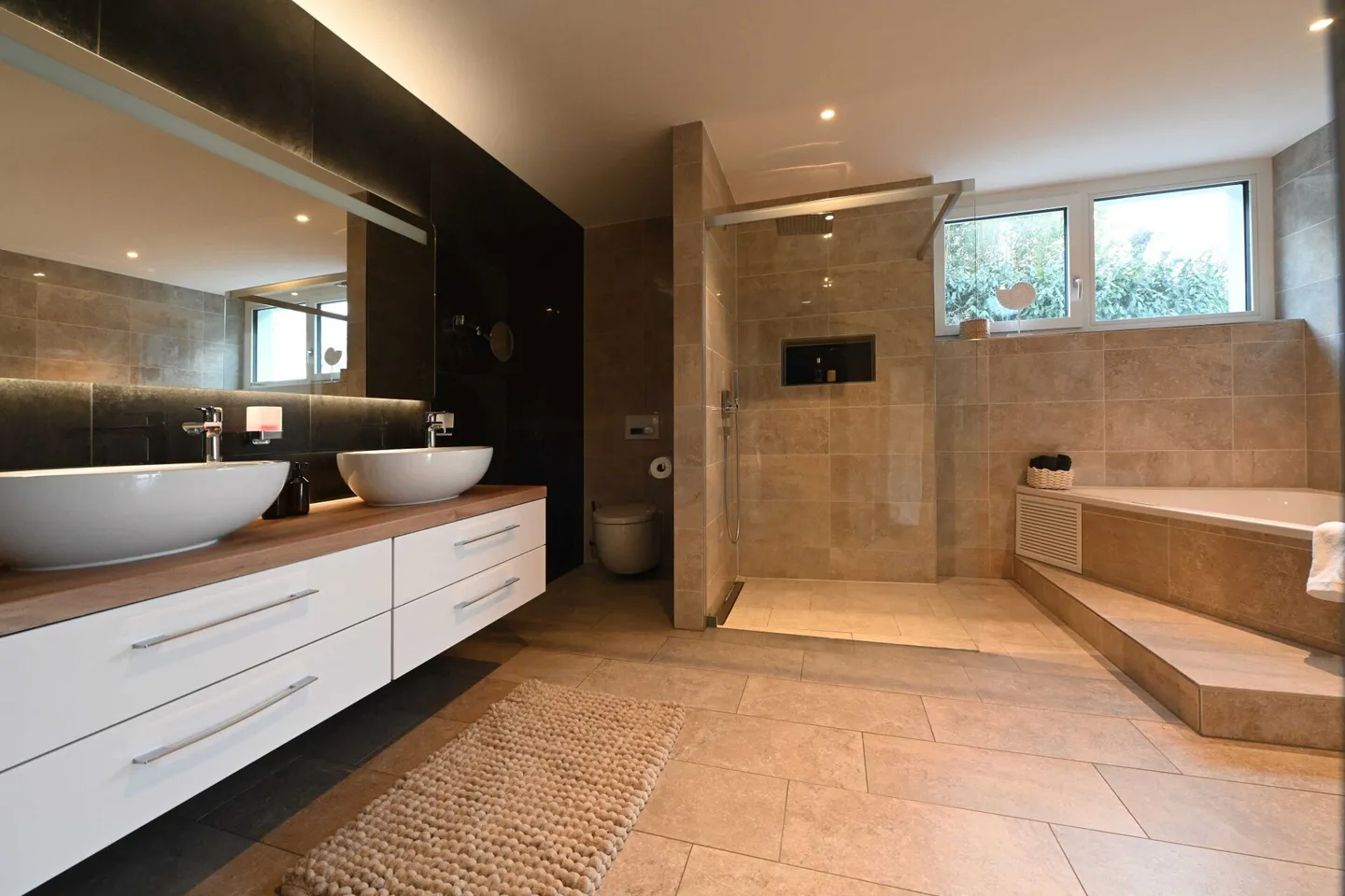 Maison individuelle exclusive de 6,5 pièces avec vue - Photo 3 sur 5