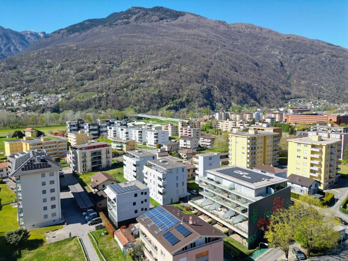 Modern 2.5-room apartment with garden in Bellinzona - Photo 10 of 10