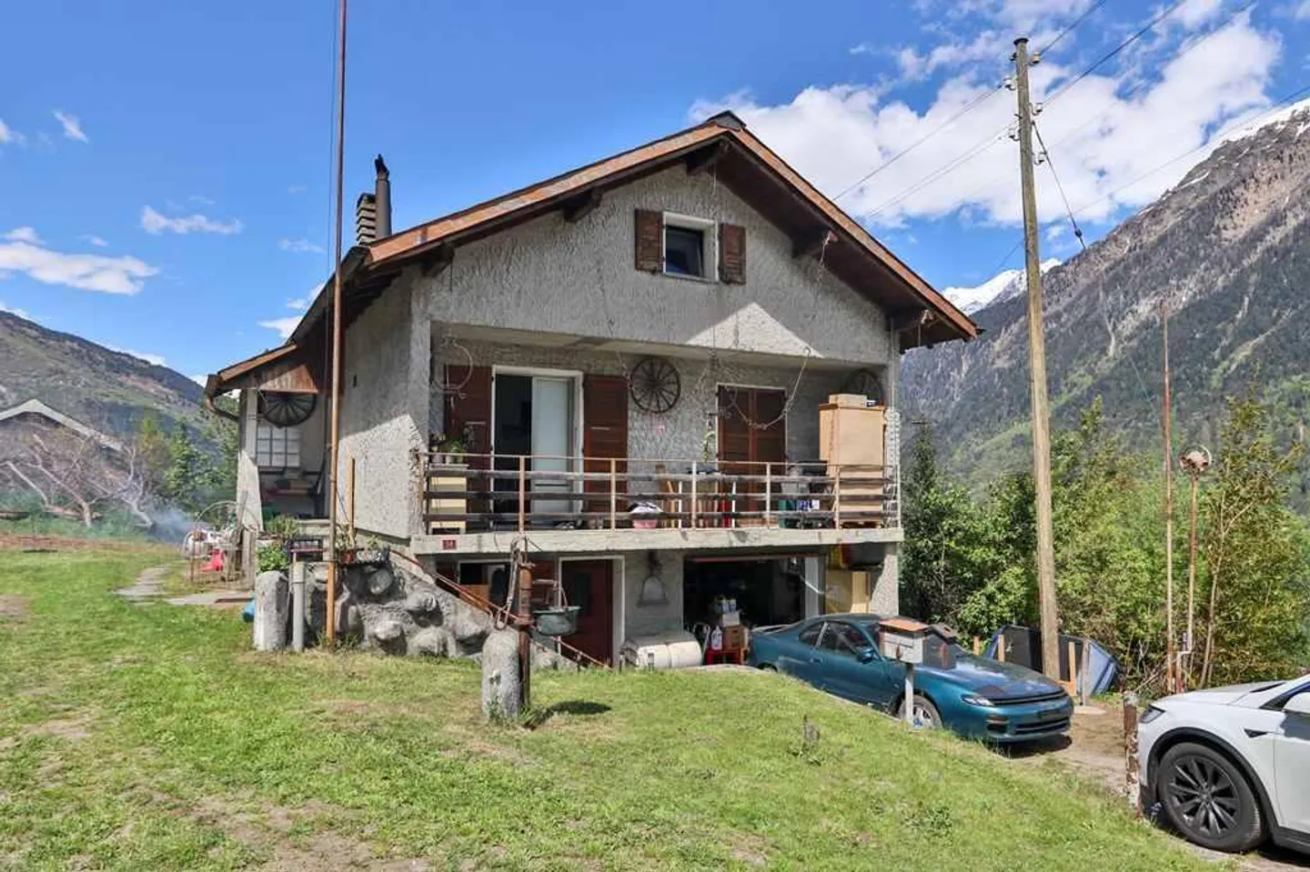 Casa di 4 1/2 locali con bella vista e prato di 5000m2 - Foto 1 di 13