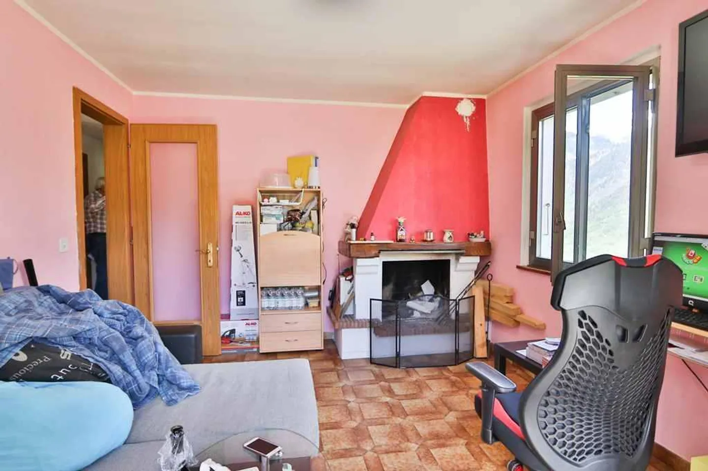 Casa di 4 1/2 locali con bella vista e prato di 5000m2 - Foto 5 di 13