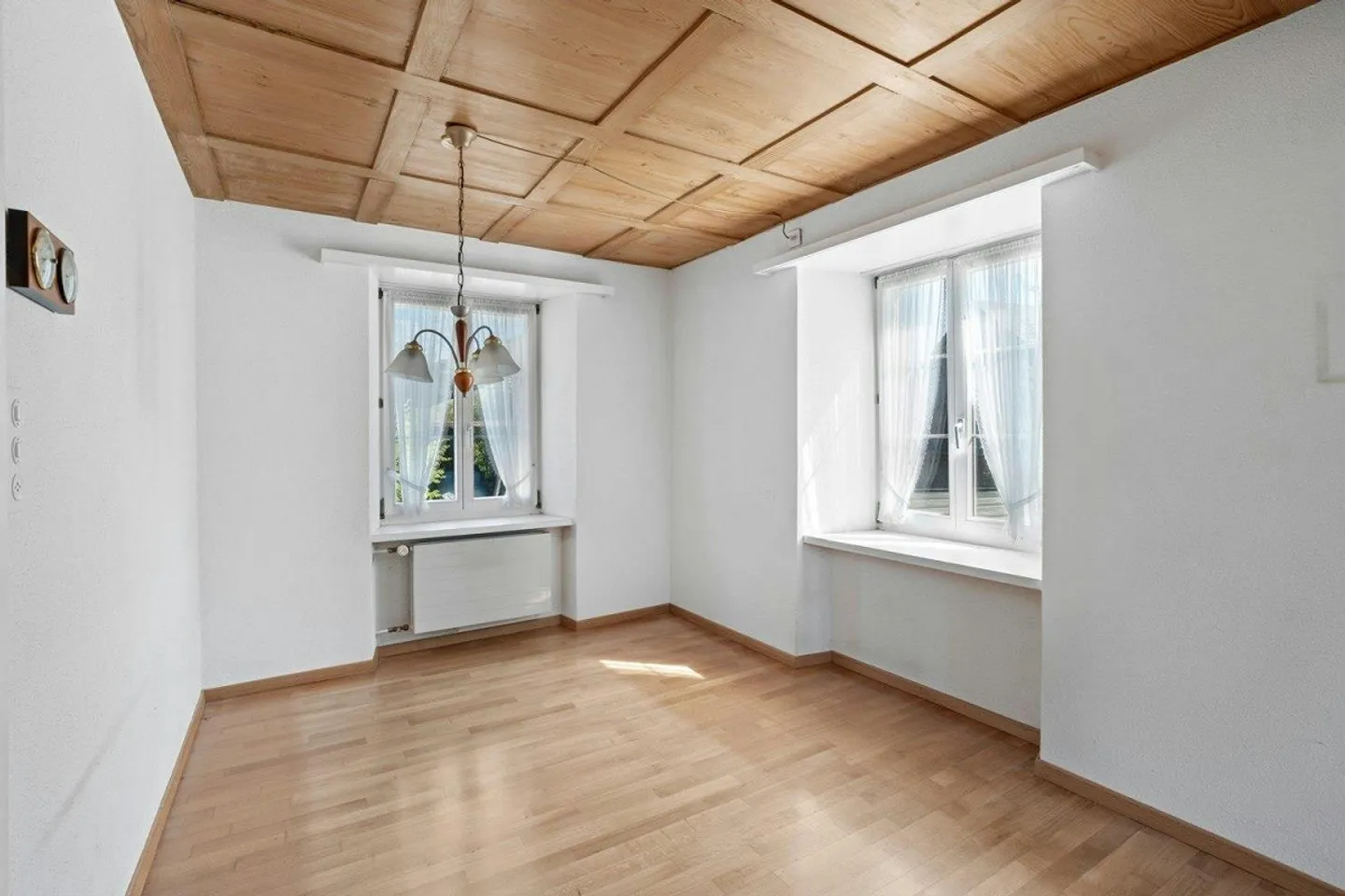 Charmantes Doppeleinfamilienhaus mit Garten - Foto 7 von 10