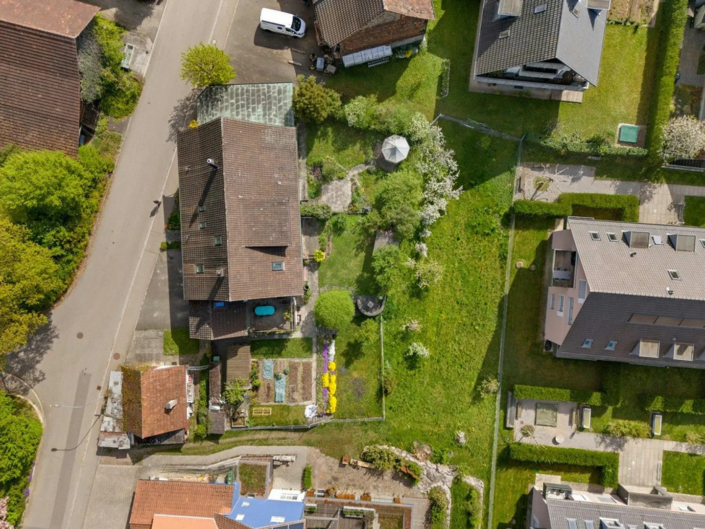 Charmantes Doppeleinfamilienhaus mit Garten - Foto 5 von 10