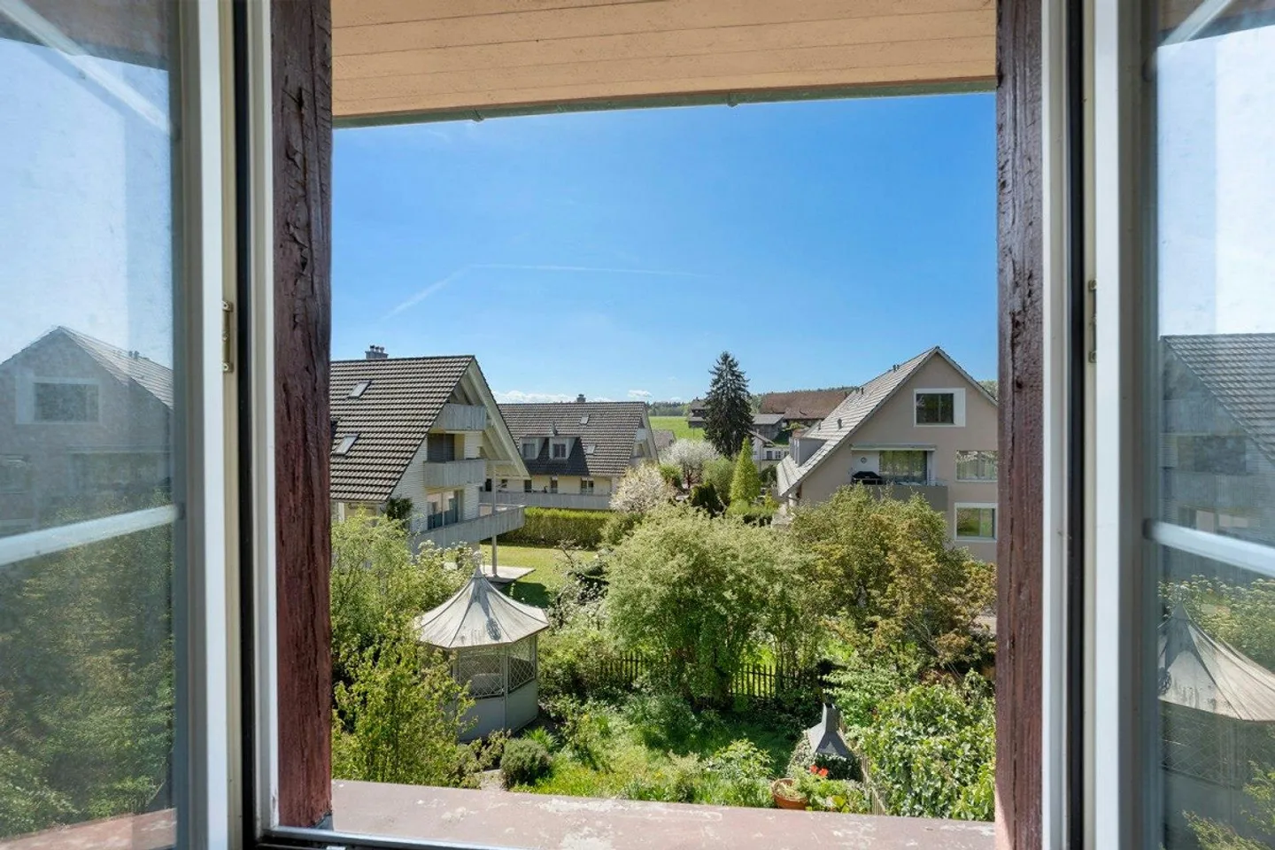 Charmantes Doppeleinfamilienhaus mit Garten - Foto 9 von 10