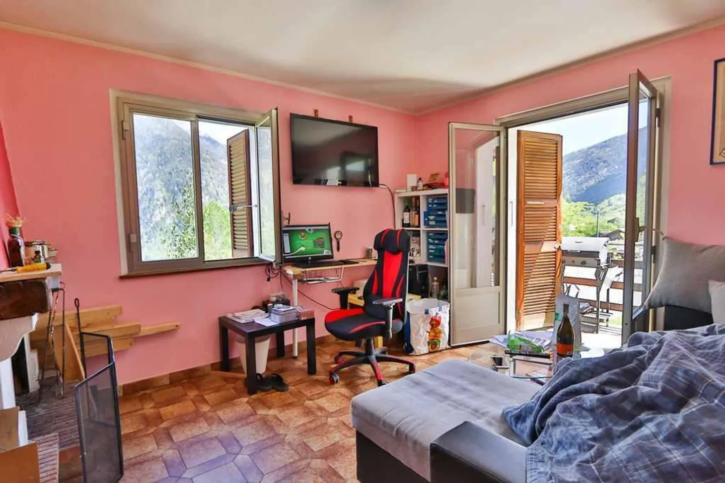 Casa di 4 1/2 locali con bella vista e prato di 5000m2 - Foto 10 di 13