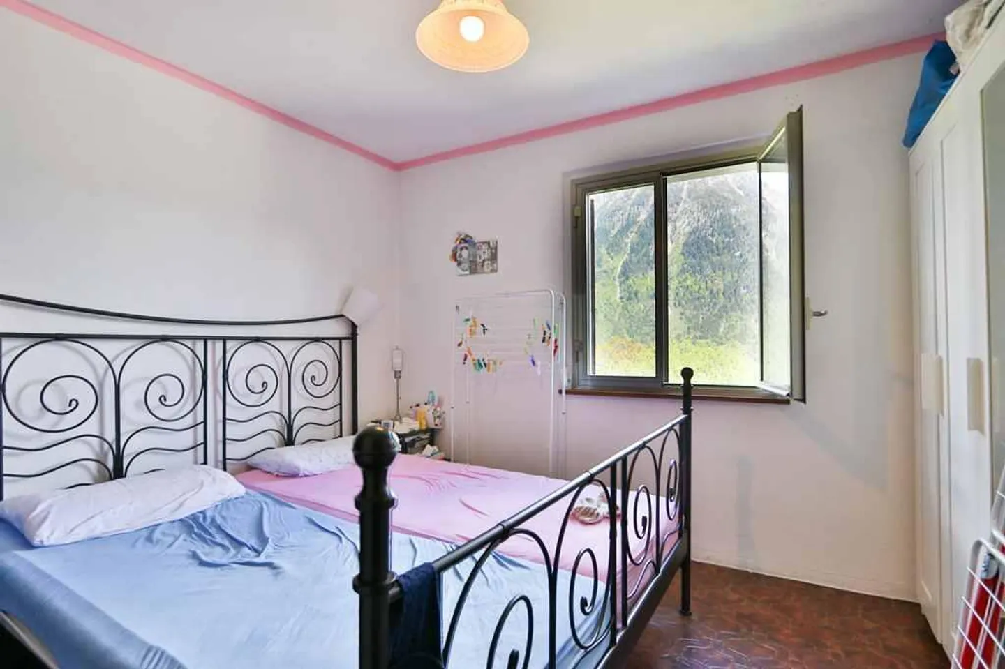 Casa di 4 1/2 locali con bella vista e prato di 5000m2 - Foto 11 di 13