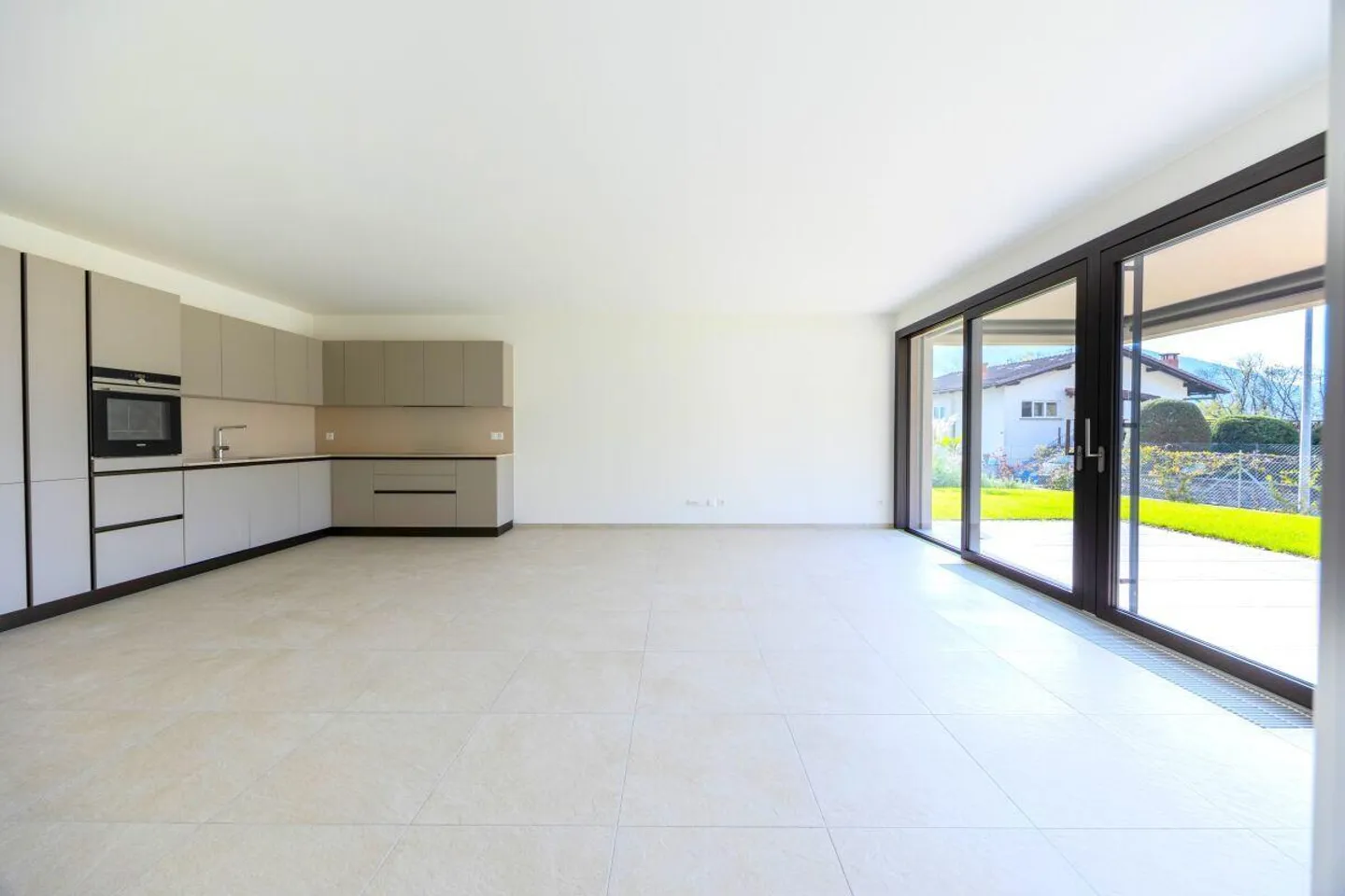 Ultima possibilità appartamento 4.5 locali con giardino privato a Gordola - Foto 1 di 12