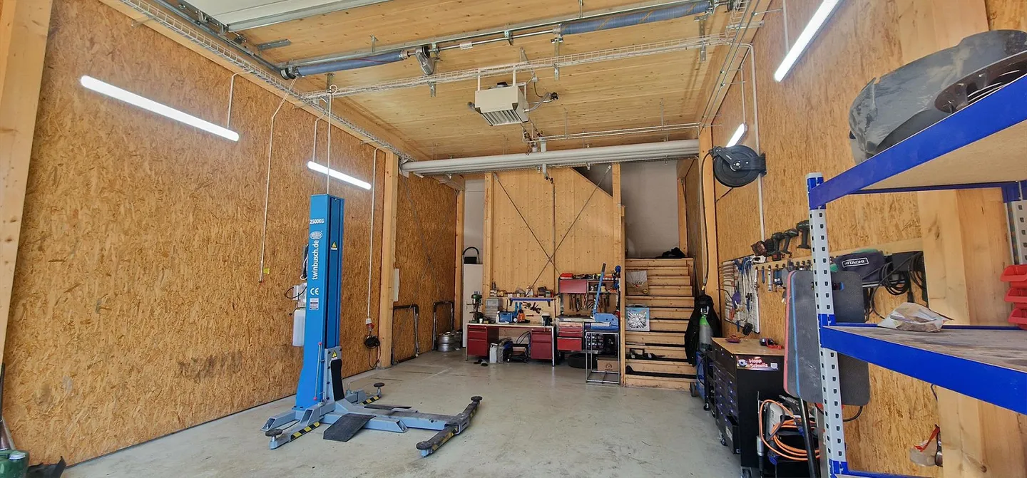 Atelier de réparation automobile à reprendre avec ou sans inventaire possible 15000fr - Photo 1 sur 9