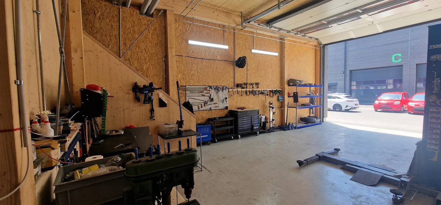 Atelier de réparation automobile à reprendre avec ou sans inventaire possible 15000fr - Photo 2 sur 9