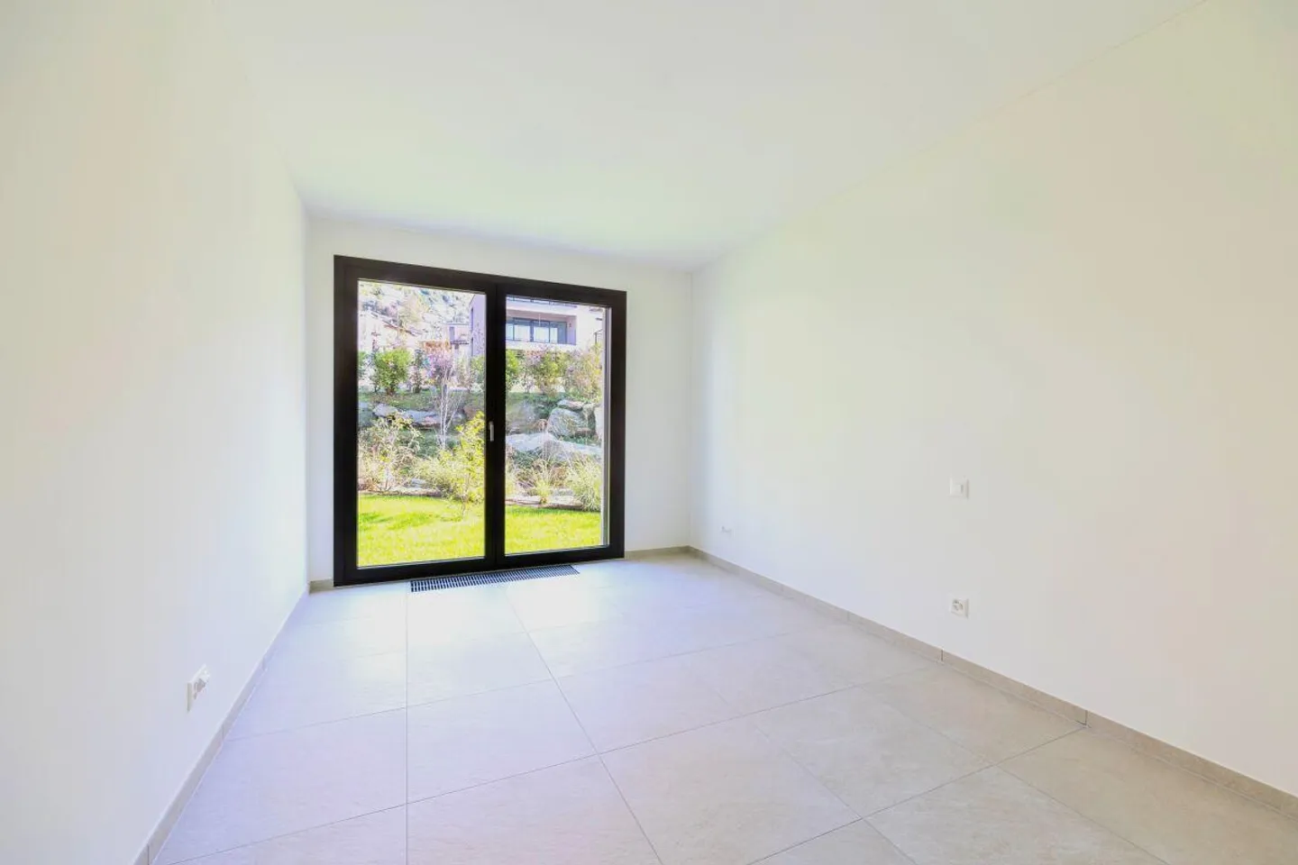 Ultima possibilità appartamento 4.5 locali con giardino privato a Gordola - Foto 4 di 12