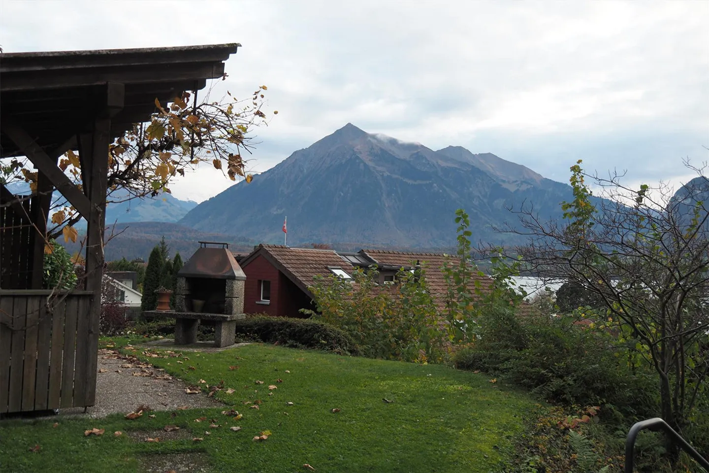 Charming 4.5-room apartment with lake view in Oberhofen on Lake Thun - Photo 4 of 13