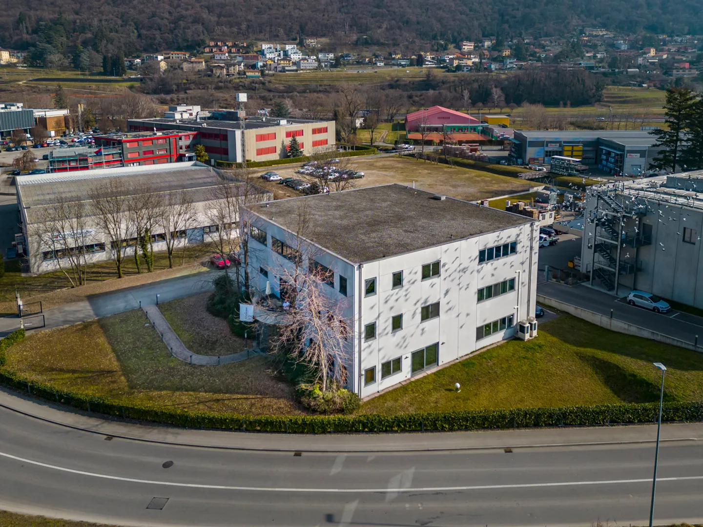 Edificio ad uso misto in affitto - Foto 1 di 11