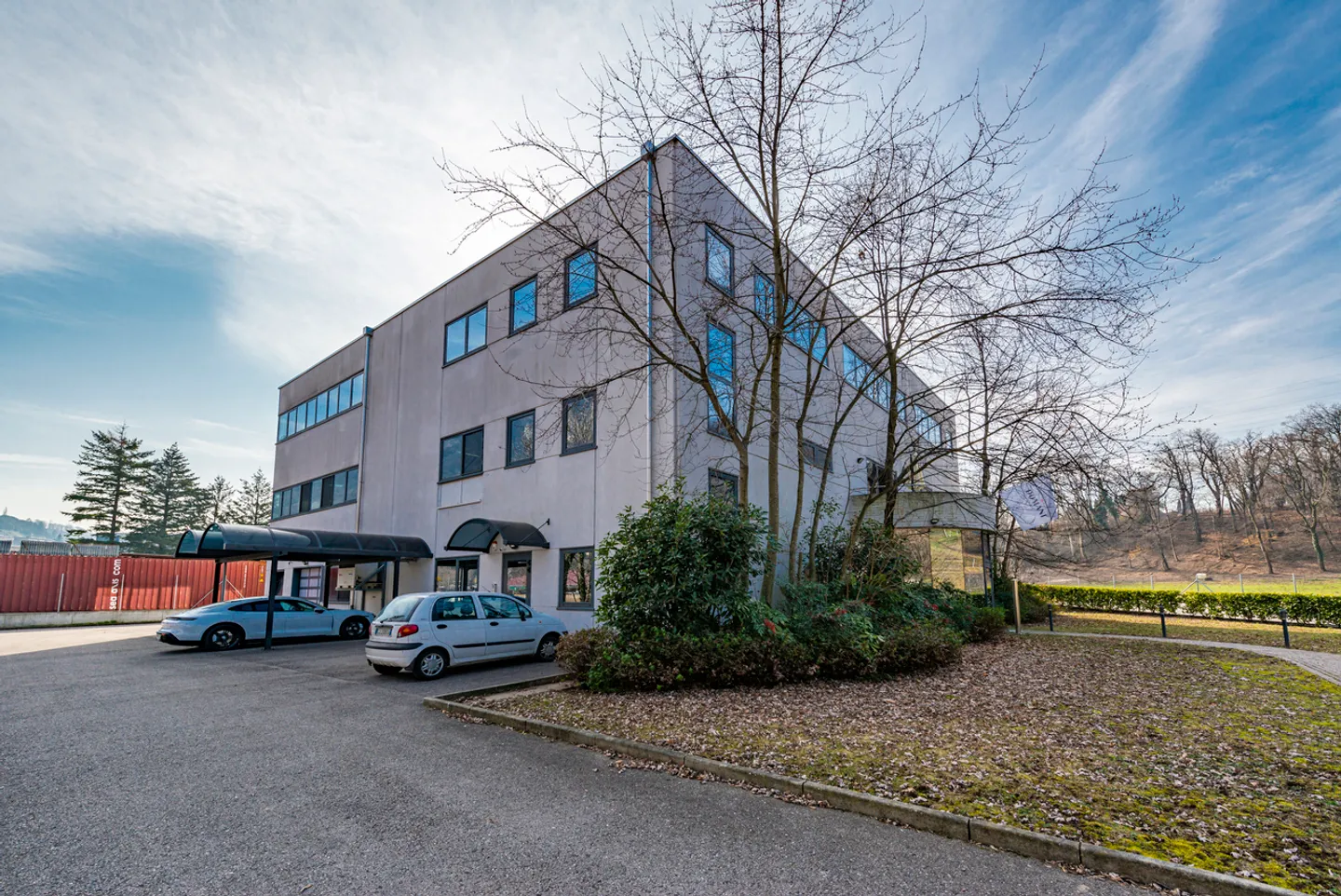 Edificio ad uso misto in affitto - Foto 3 di 11