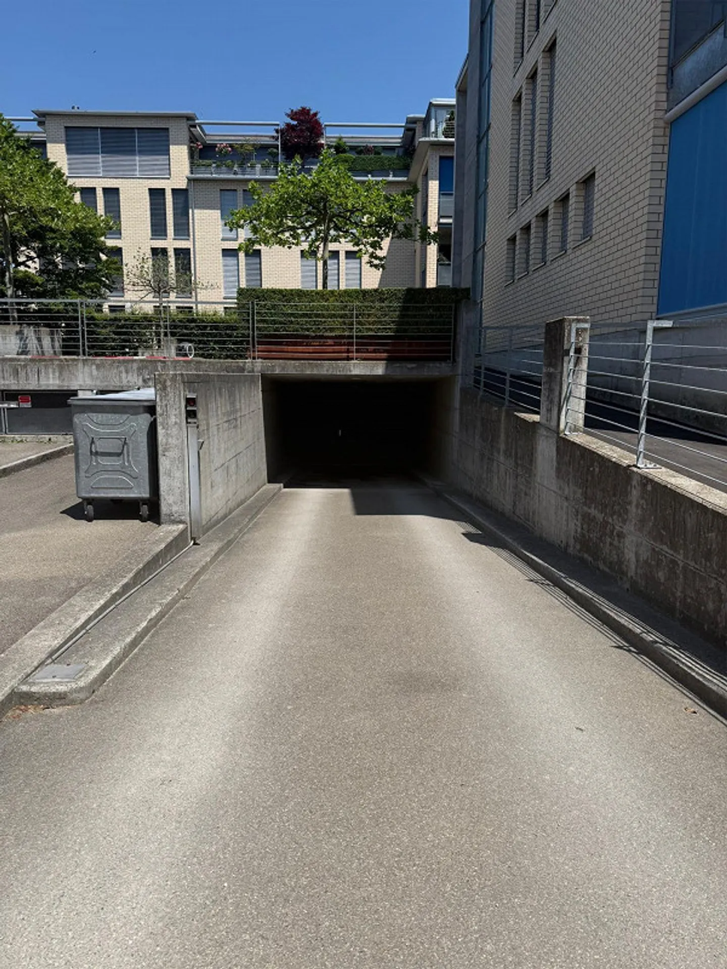 Place de parking dans un garage souterrain près de la gare d'Uster - Photo 2 sur 2