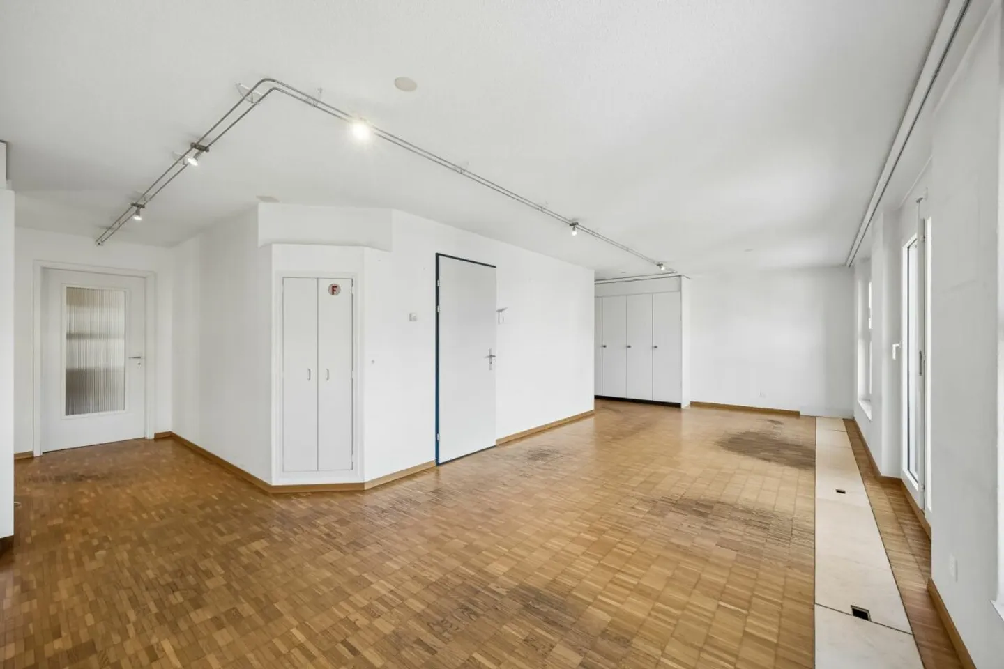 Commercial Space in Burgdorf - Photo 3 of 13