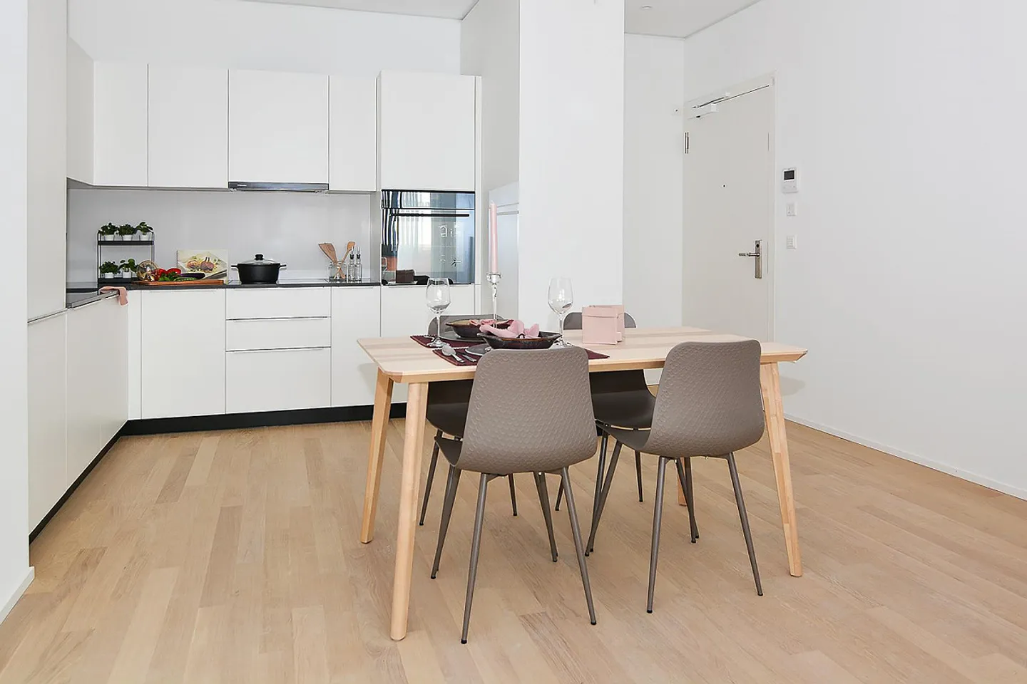 Moderne 3.5 pièces à deux pas du centre - Photo 3 sur 9