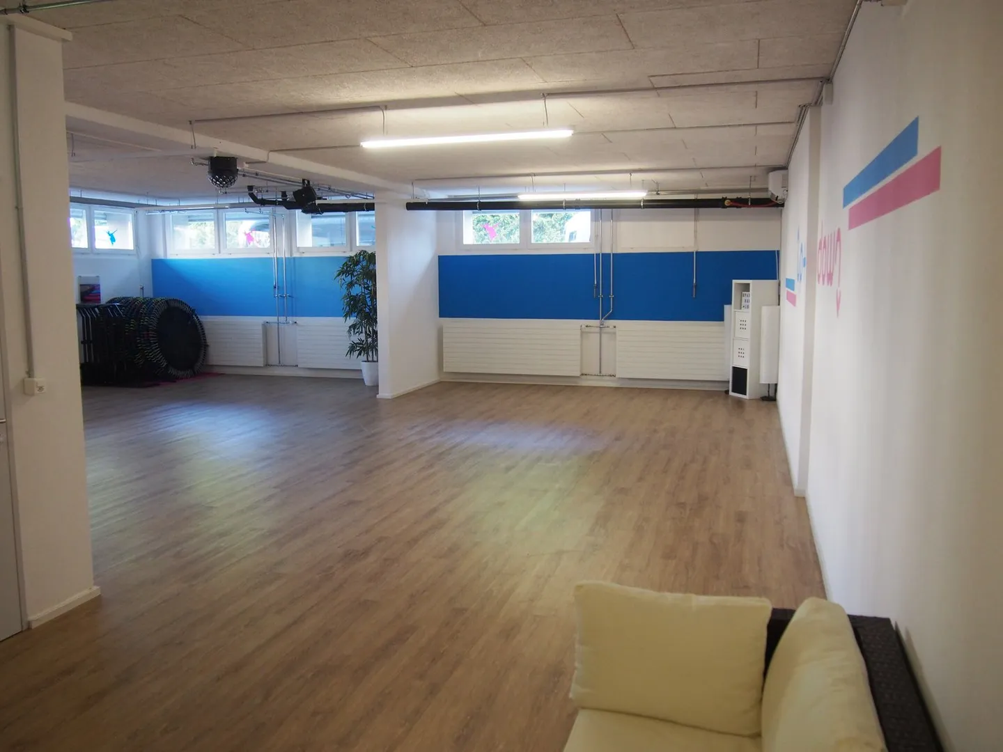 Commercial space in the basement at Aarauerstrasse 28 in Reinach - Photo 1 of 3