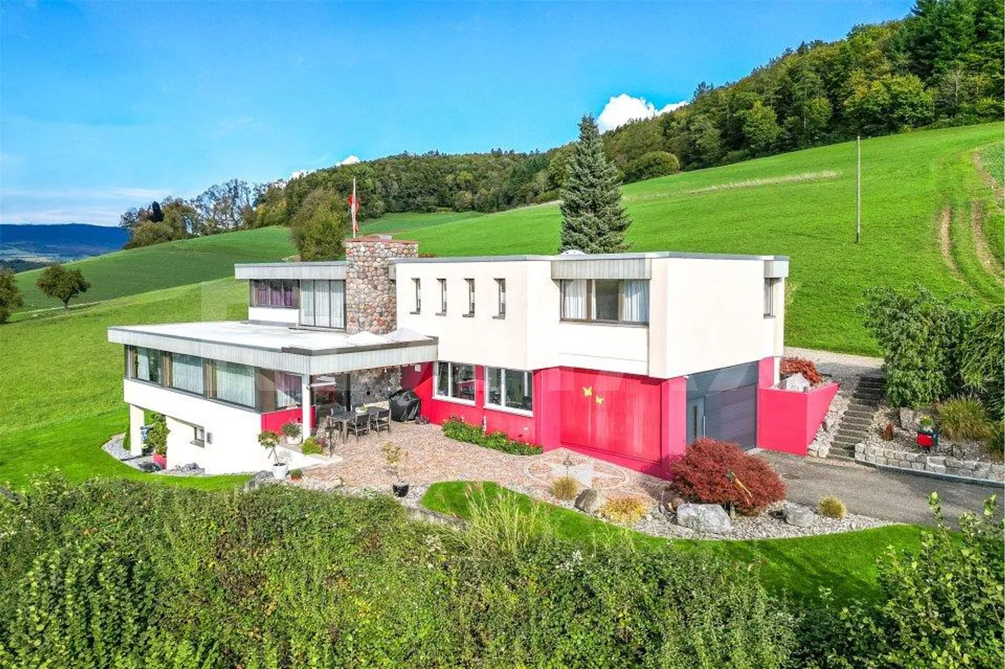 House 6.5 rooms - Photo 1 of 13