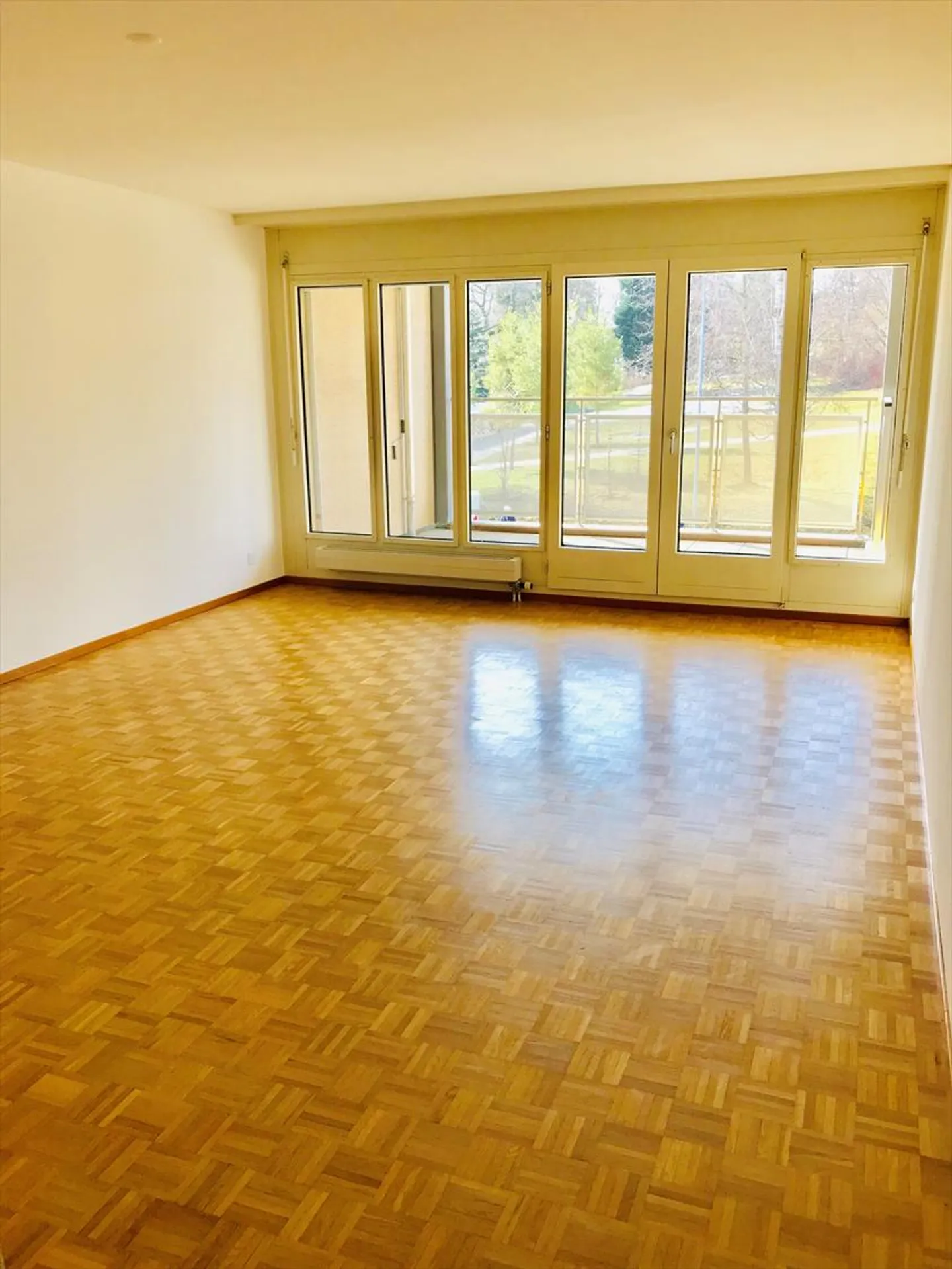 Spacious and bright - Photo 5 of 13