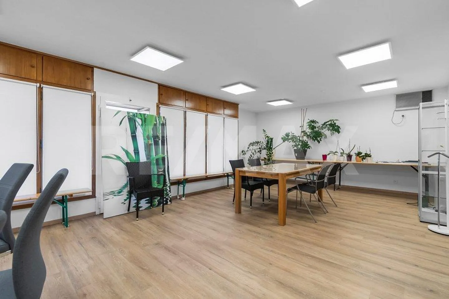 Maison individuelle de 8 ½ pièces avec 2 garages, espace commercial et places de parking - Photo 6 sur 13