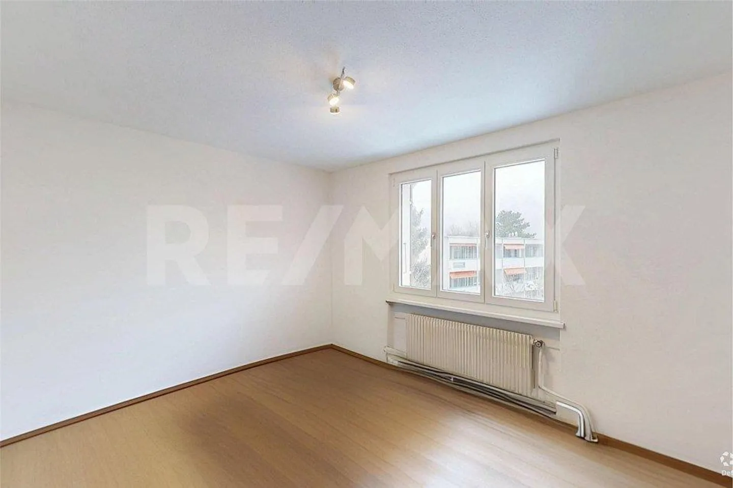 Maison individuelle de 8 ½ pièces avec 2 garages, espace commercial et places de parking - Photo 11 sur 13