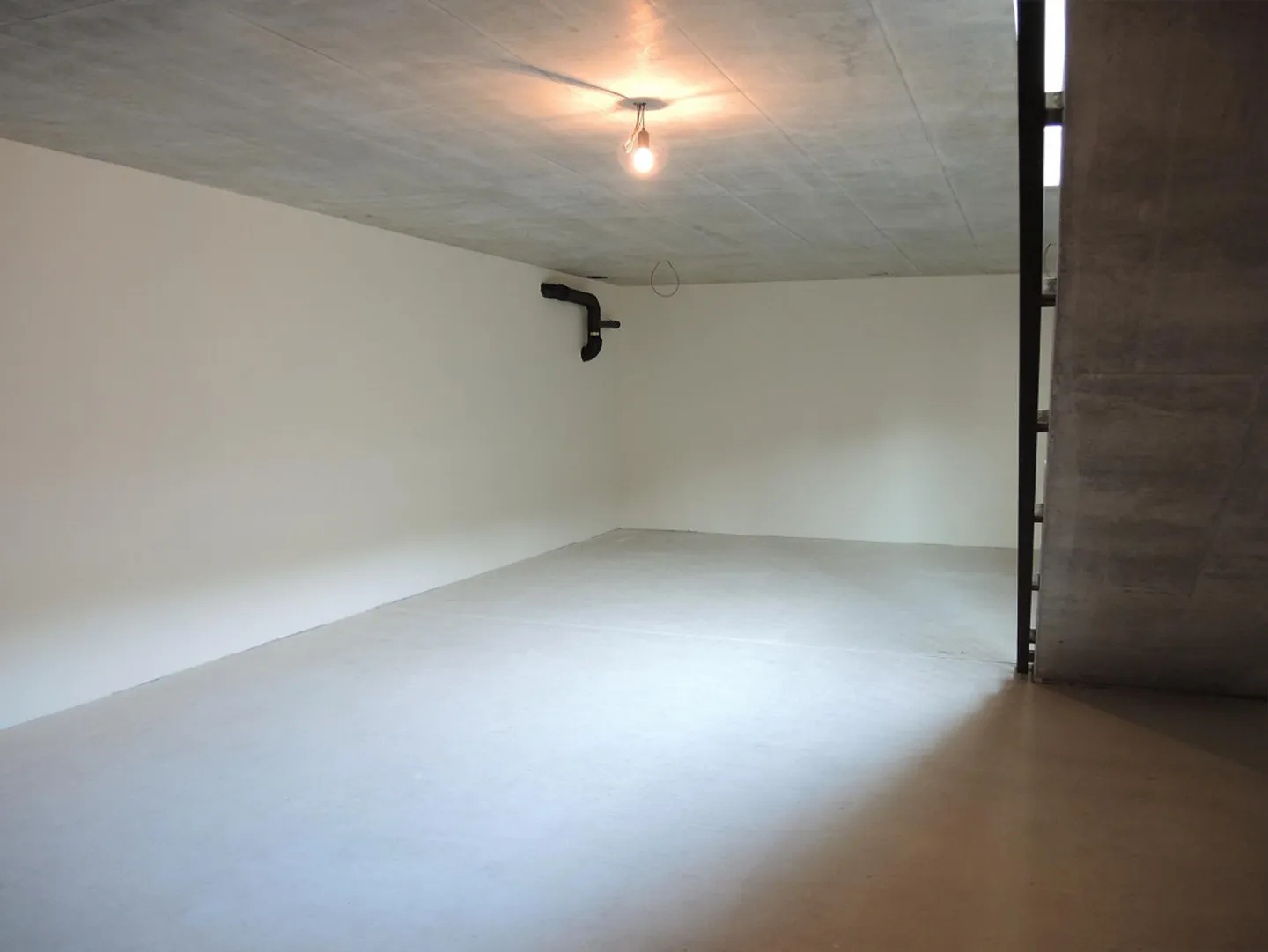 Space for Ideas: Modern Commercial Space in Prime Location - Photo 4 of 7