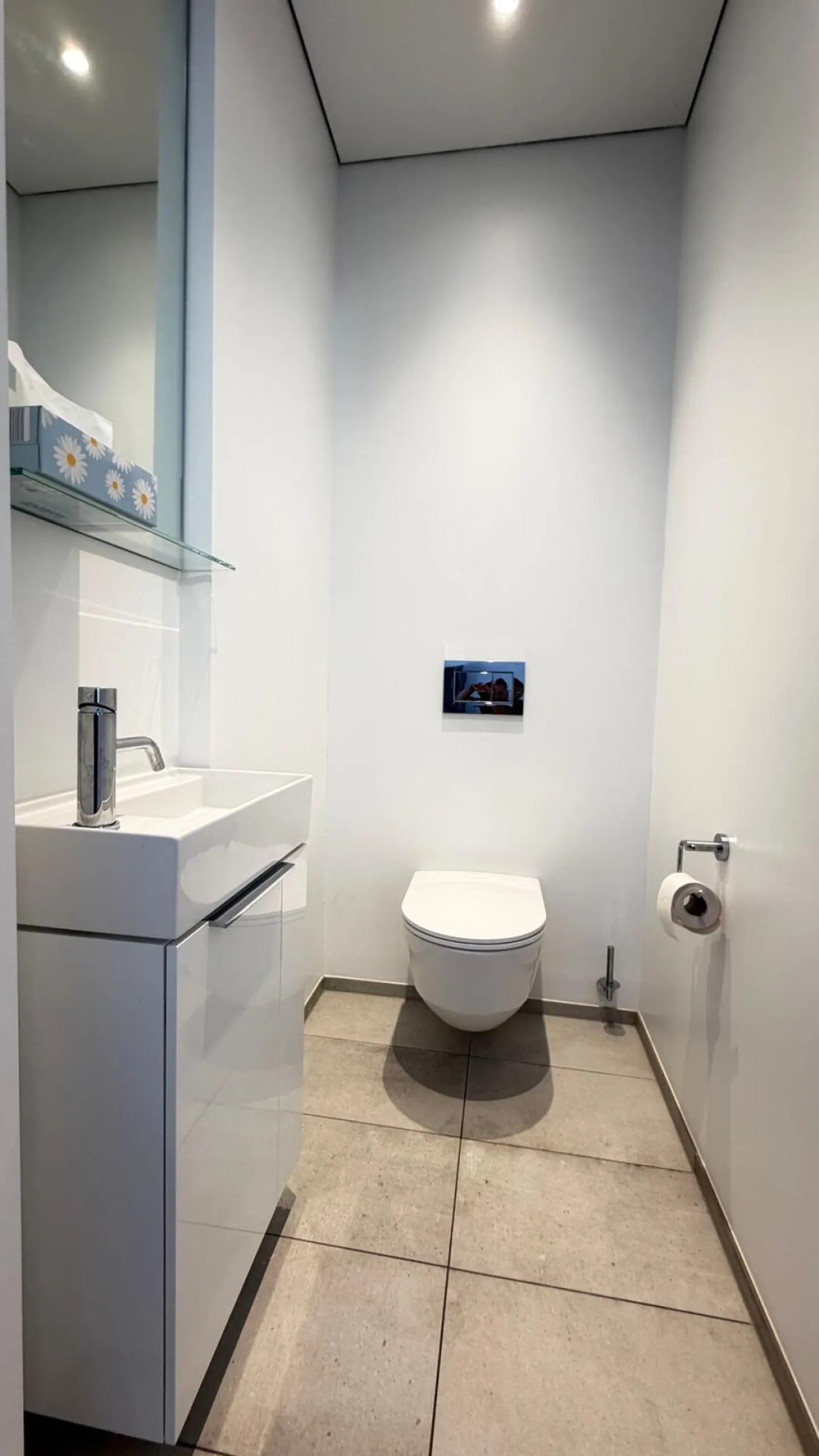 Spacious 7.5-room single-family house with a separate apartment and stunning views - Photo 10 of 16