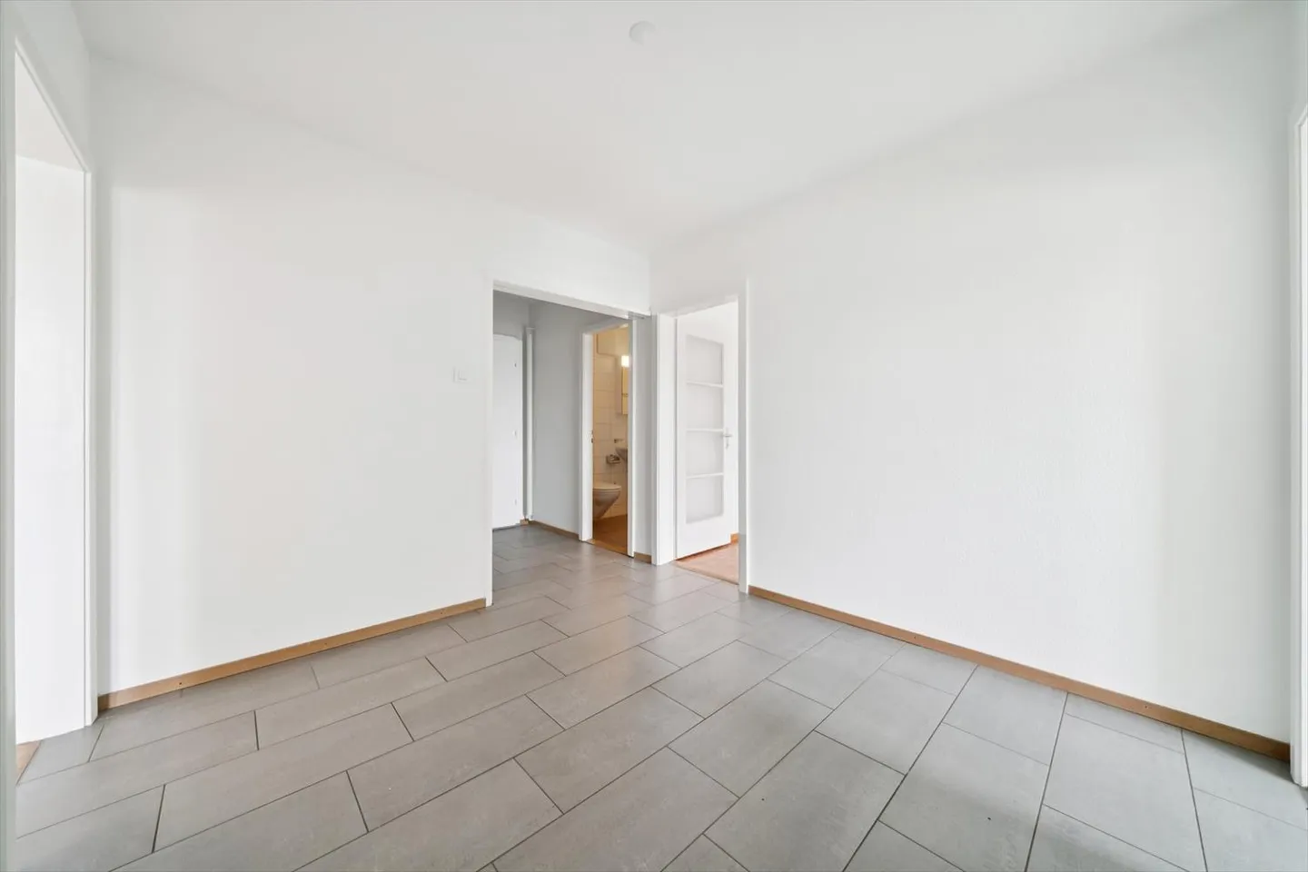 2,5 pièces avec balcon, proche du centre et de la gare - Photo 9 sur 11