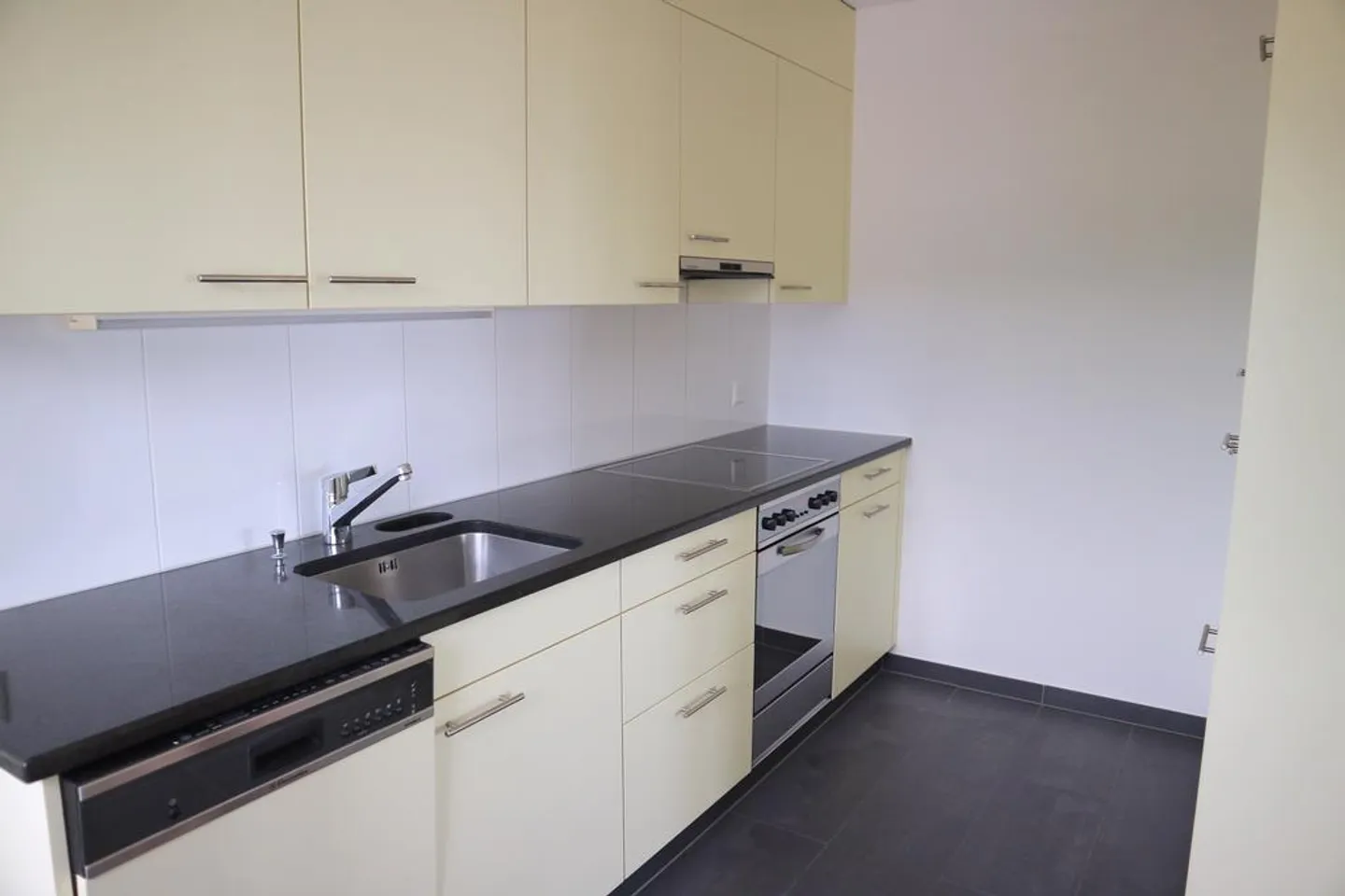 Appartement 3.5 pièces avec vue - Photo 3 sur 7