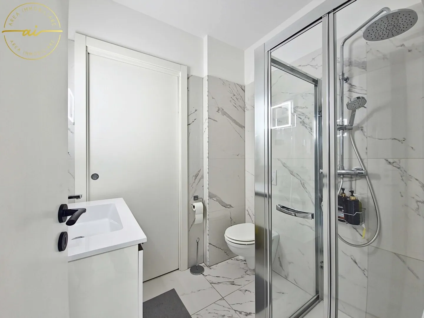 ÉLÉGANT ET LUMINEUX 4.5 PIÈCES AVEC JARDIN PRIVÉ - Photo 8 sur 13