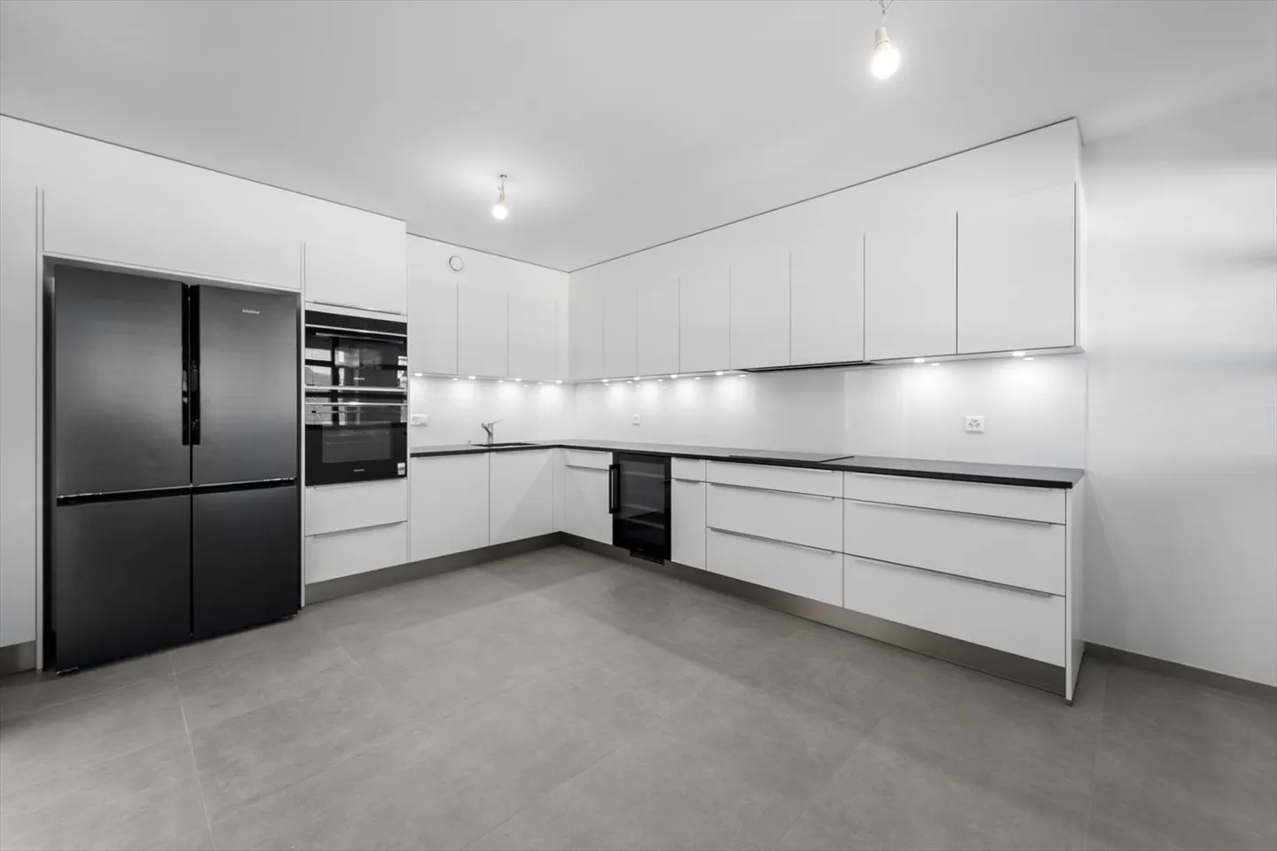 Außergewöhnlich: renovierte Duplex-Wohnung von 236 m2 mit Dachterrasse! - Foto 3 von 13