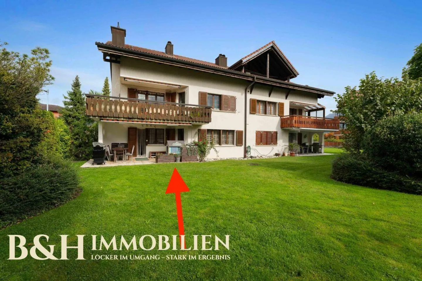 Incantevole appartamento con terrazza di 3 stanze con piscina e camino a Sevelen - Foto 1 di 15