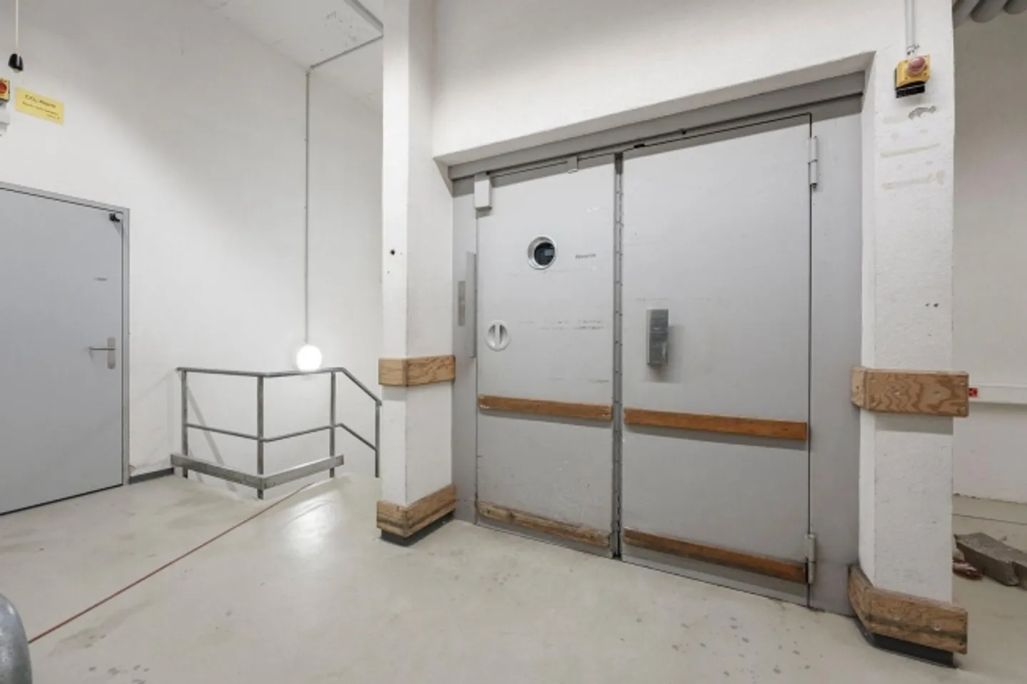 Retail space with very good visibility including cooling system - Ground floor! - Photo 5 of 13