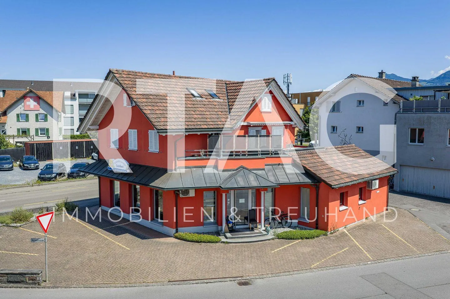 Immeuble résidentiel et commercial - Photo 1 sur 10