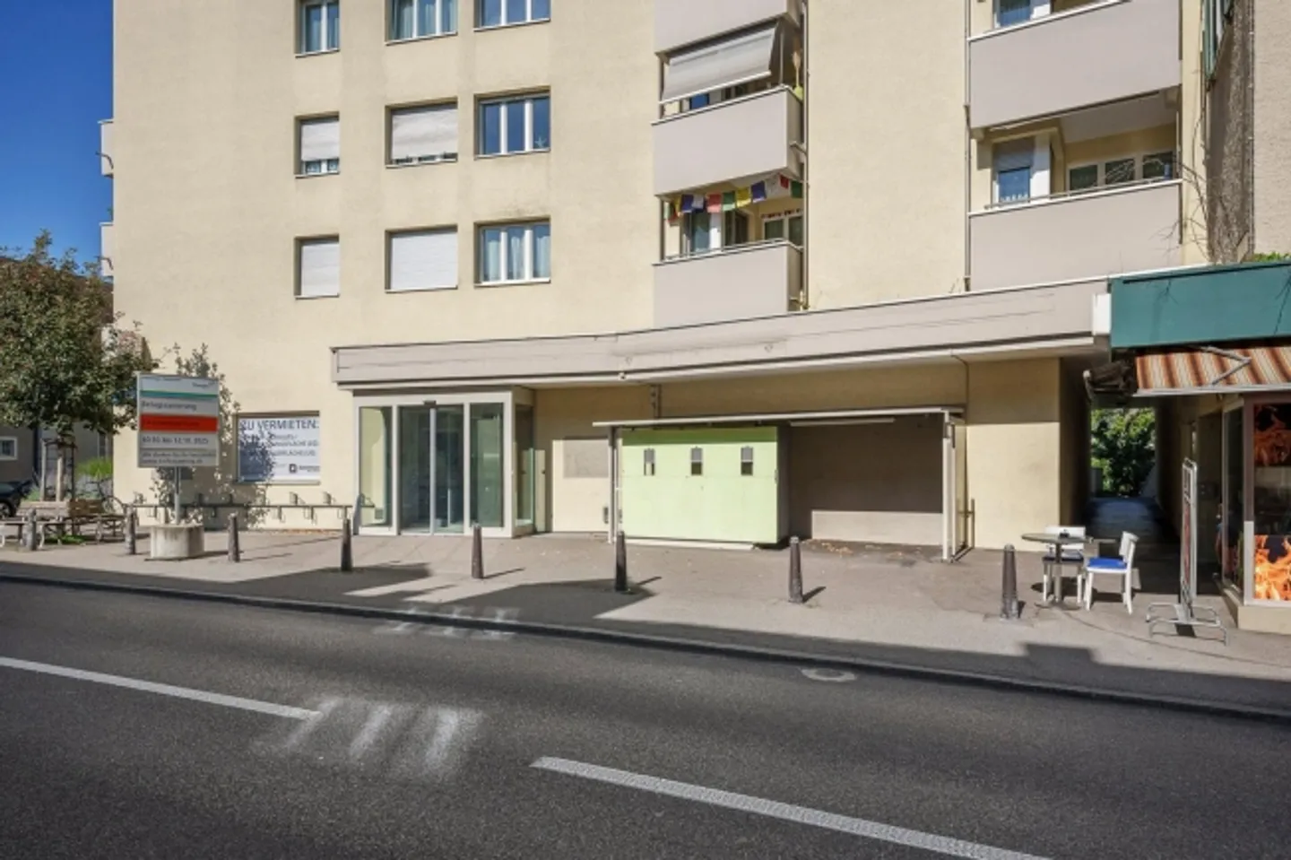 Retail space with very good visibility including cooling system - Ground floor! - Photo 13 of 13