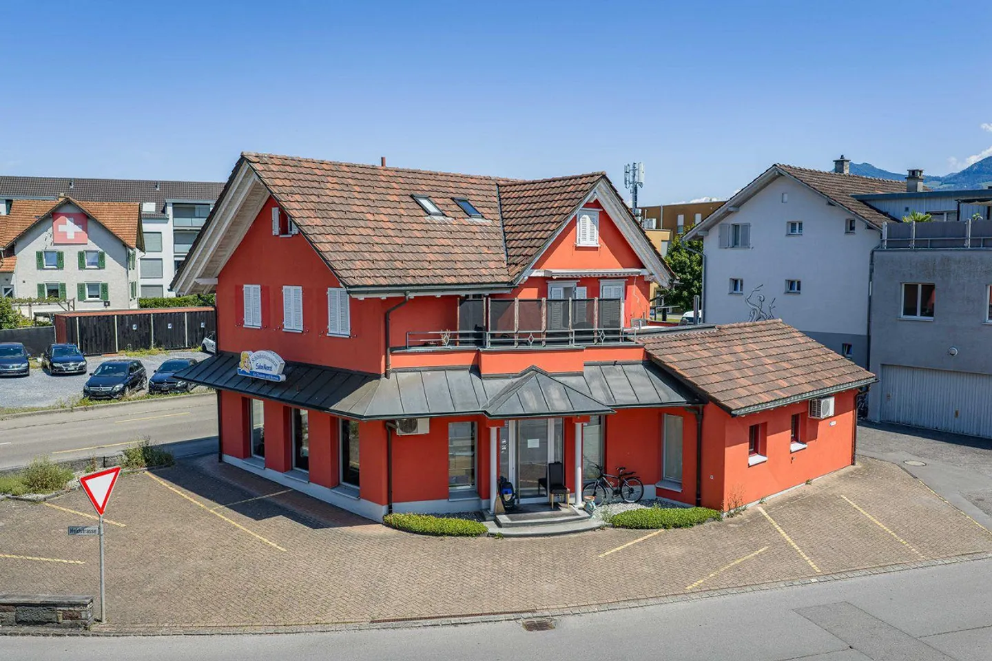 Immeuble résidentiel et commercial - Photo 2 sur 10